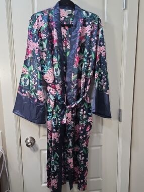 Bridgerton x Izzy & Liv Navy Satin Floral Kimono Robe - Small